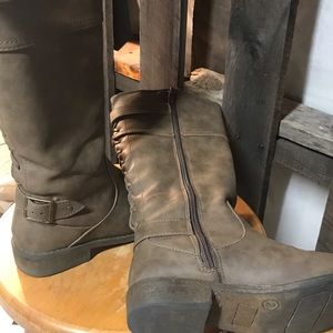 Girls boots like new size 2